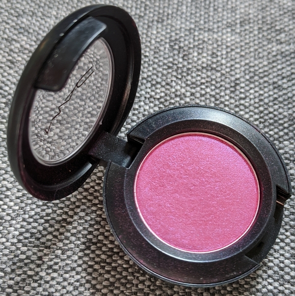 MAC Romping Bright Pink Magenta Eyeshadow - Picture 6 of 10